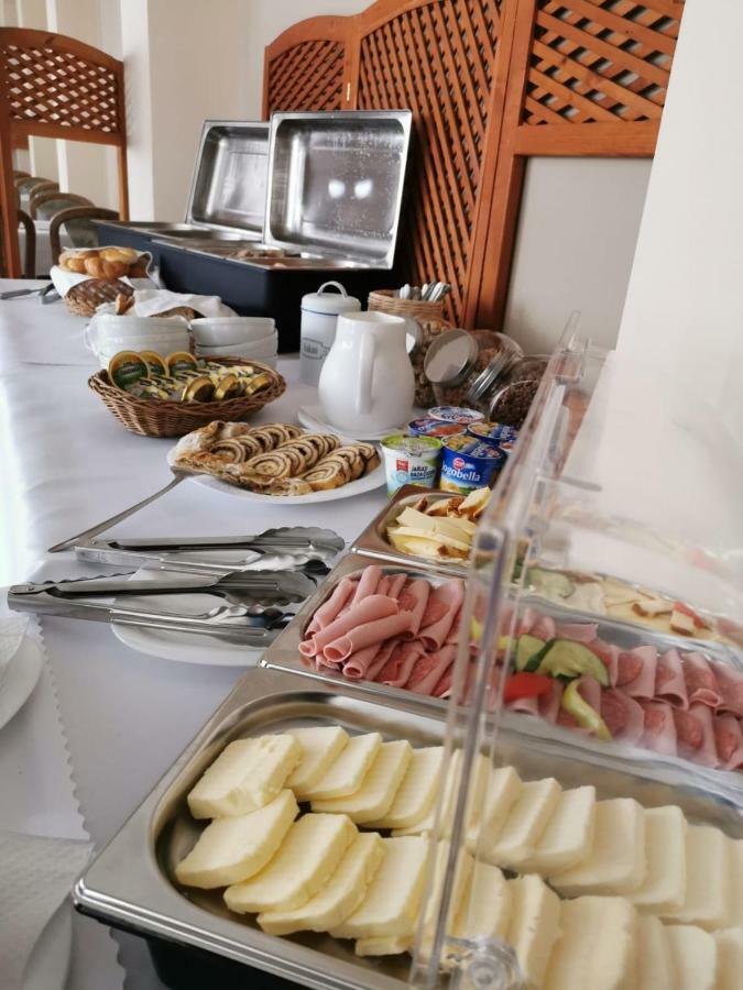 Hotel Poludnica Lipótszentmiklós Kültér fotó