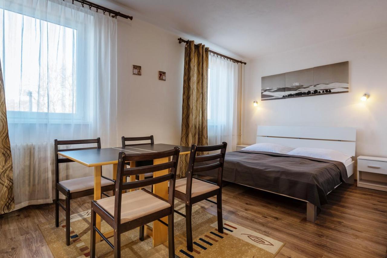 Hotel Poludnica Lipótszentmiklós Kültér fotó