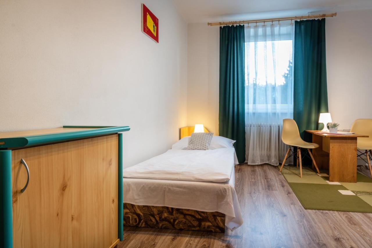 Hotel Poludnica Lipótszentmiklós Kültér fotó